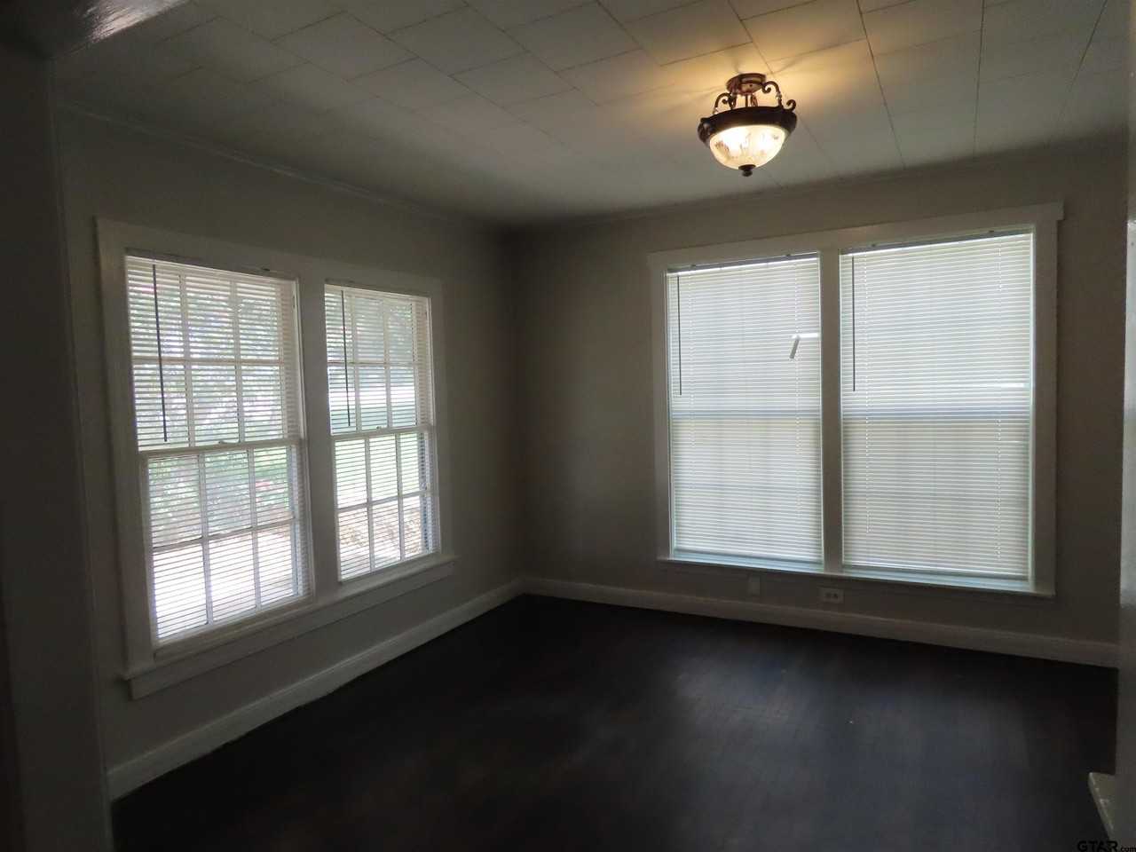 1306 S Glenwood Blvd - Photo 5 of 24