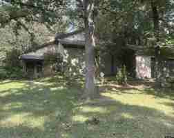 featured image of 23549 Greenwood Trl