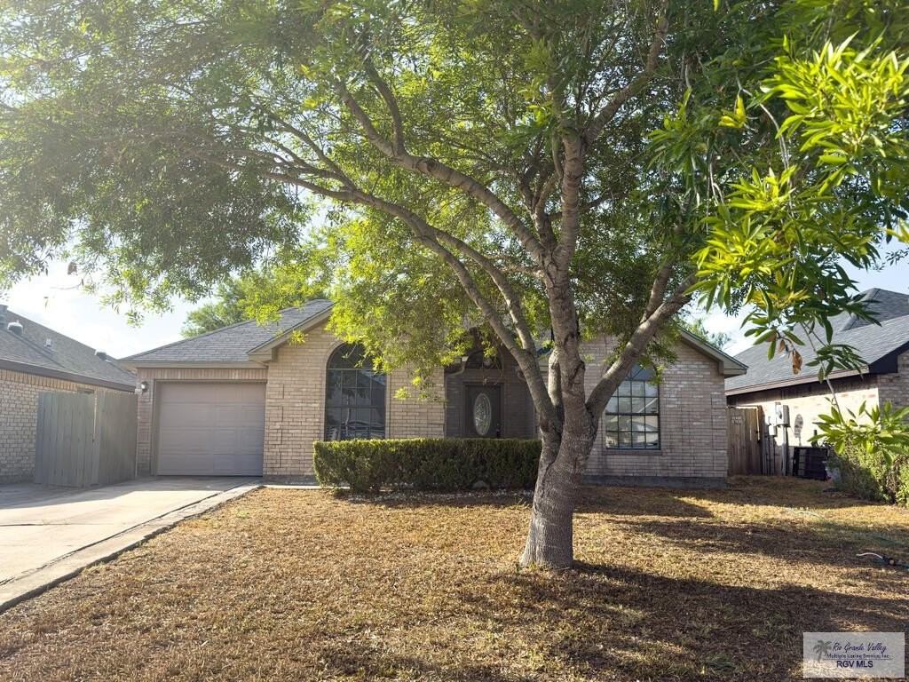 5894 Lourdes Blvd - Photo 3 of 35