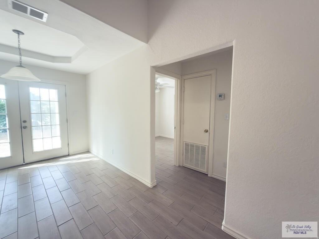 5894 Lourdes Blvd - Photo 6 of 35