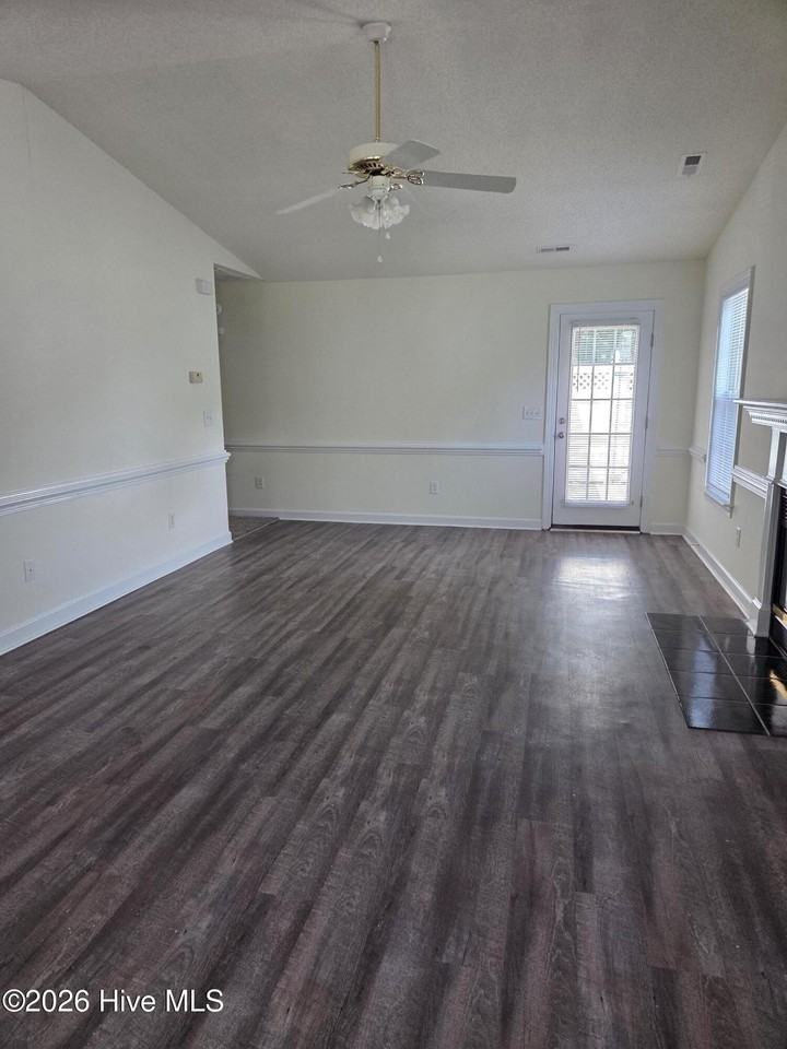 2904 Rockport Dr - Photo 3 of 14