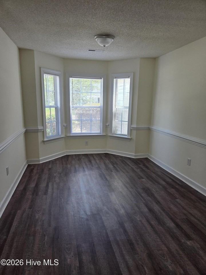 2904 Rockport Dr - Photo 4 of 14