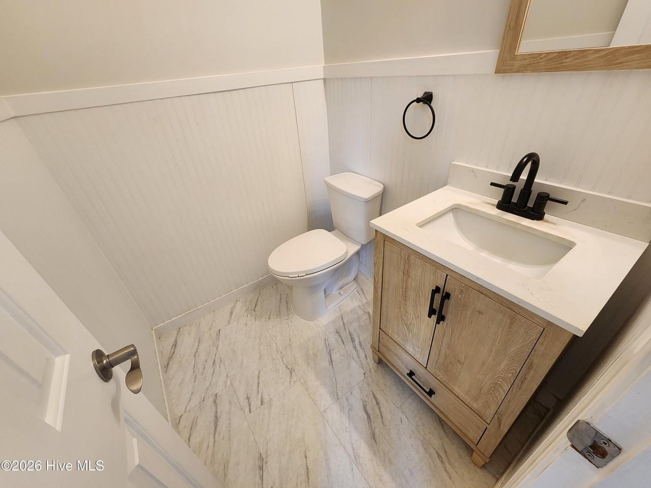 511 Sunset Strip - Photo 6 of 36