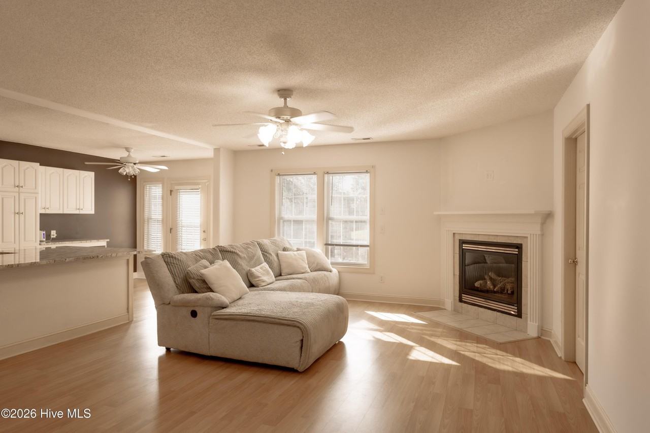 103 N Academy St - Photo 5 of 21