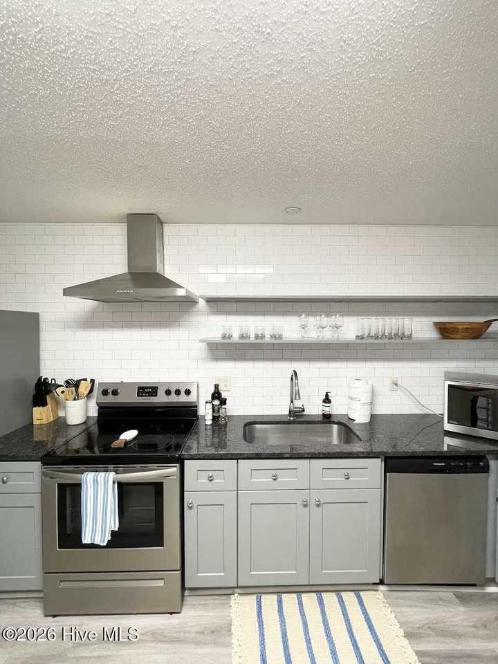 216 S 17th St #B - Photo 5 of 17
