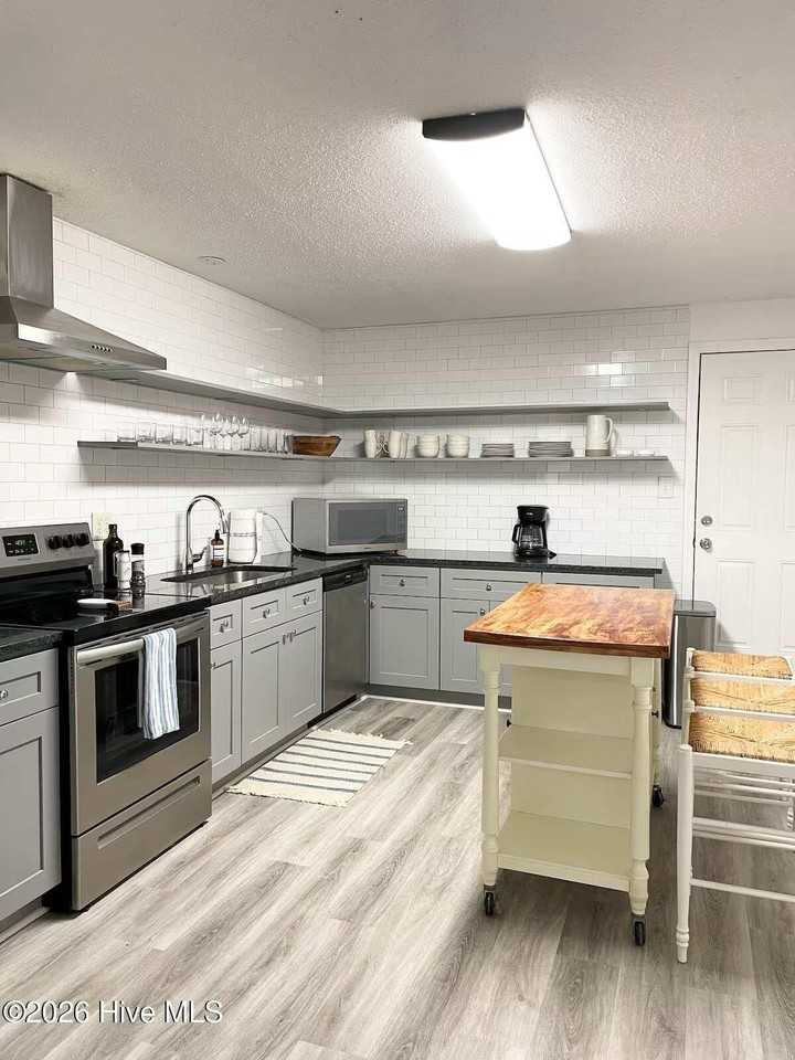 216 S 17th St #B - Photo 6 of 17
