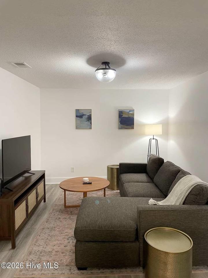 216 S 17th St #B - Photo 7 of 17