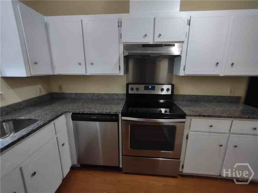 282 Greenwich Dr #12 - Photo 2 of 9