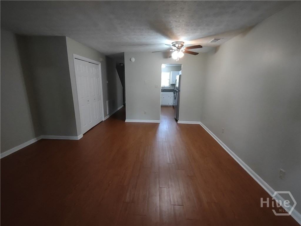 282 Greenwich Dr #12 - Photo 5 of 9