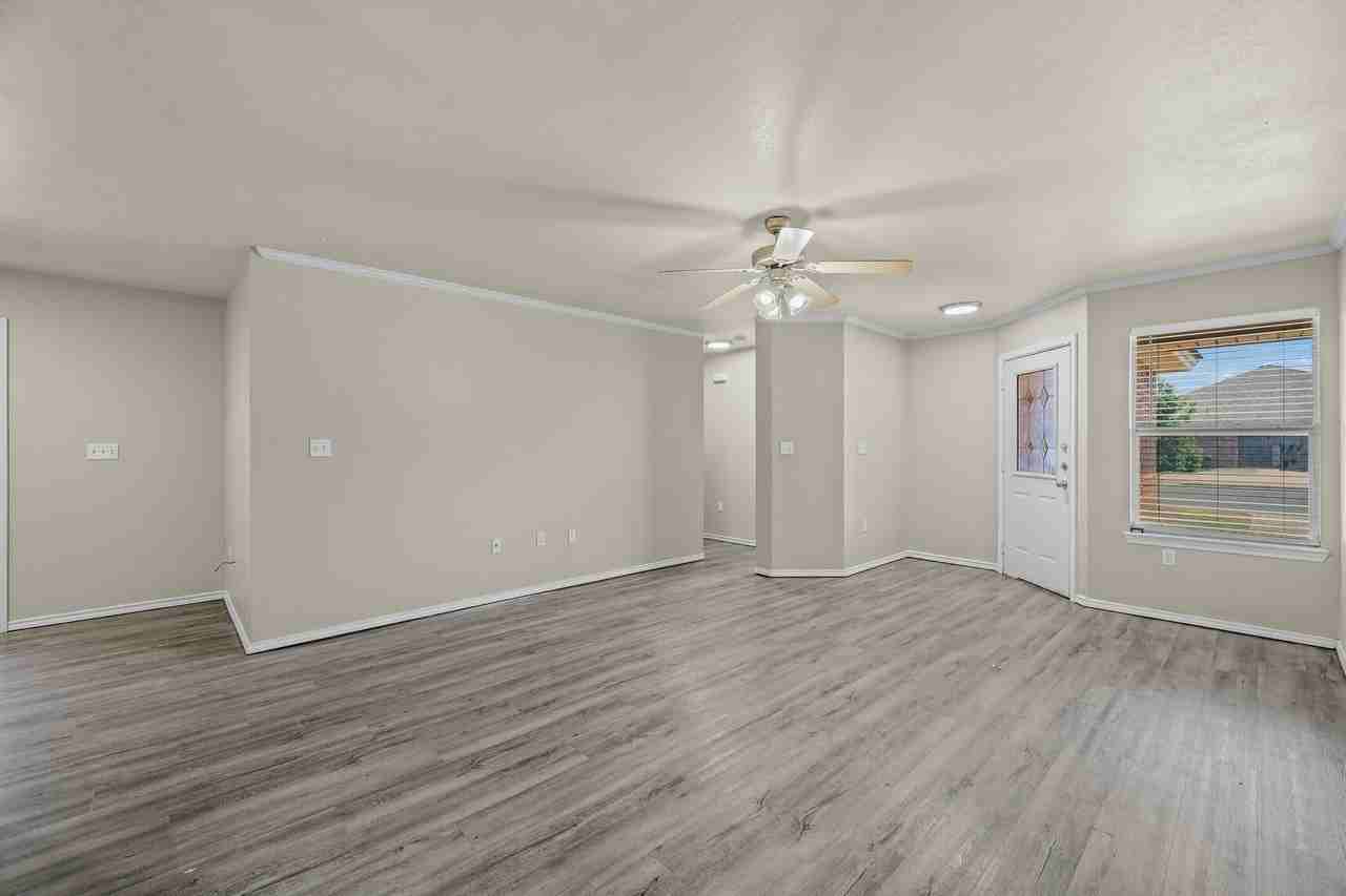 301 N Chicago Ave #B - Photo 2 of 27