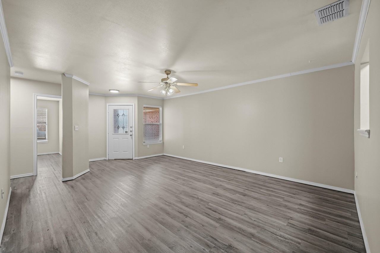 301 N Chicago Ave #B - Photo 3 of 27