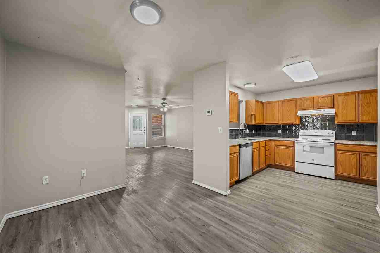 301 N Chicago Ave #B - Photo 6 of 27