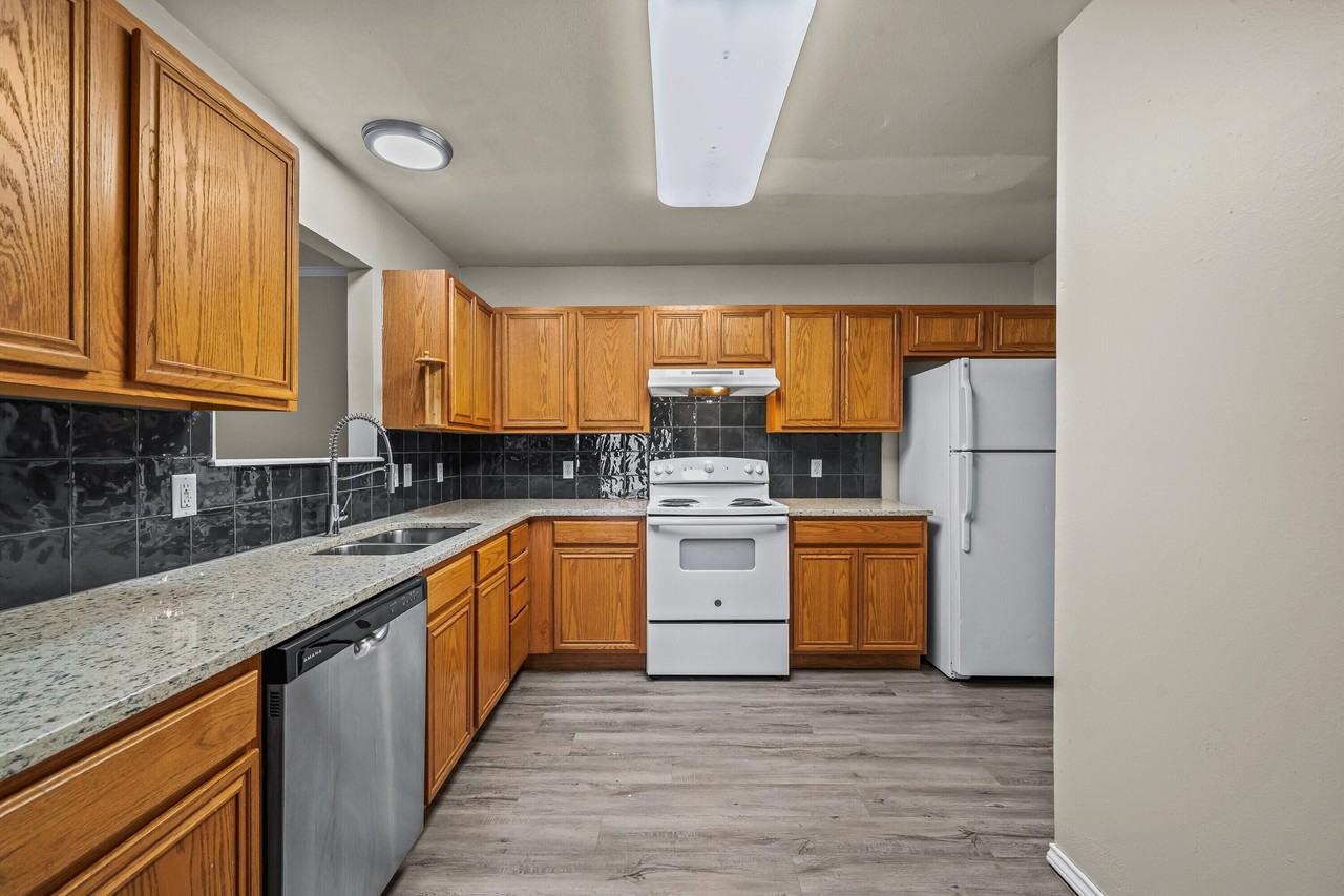 301 N Chicago Ave #B - Photo 7 of 27