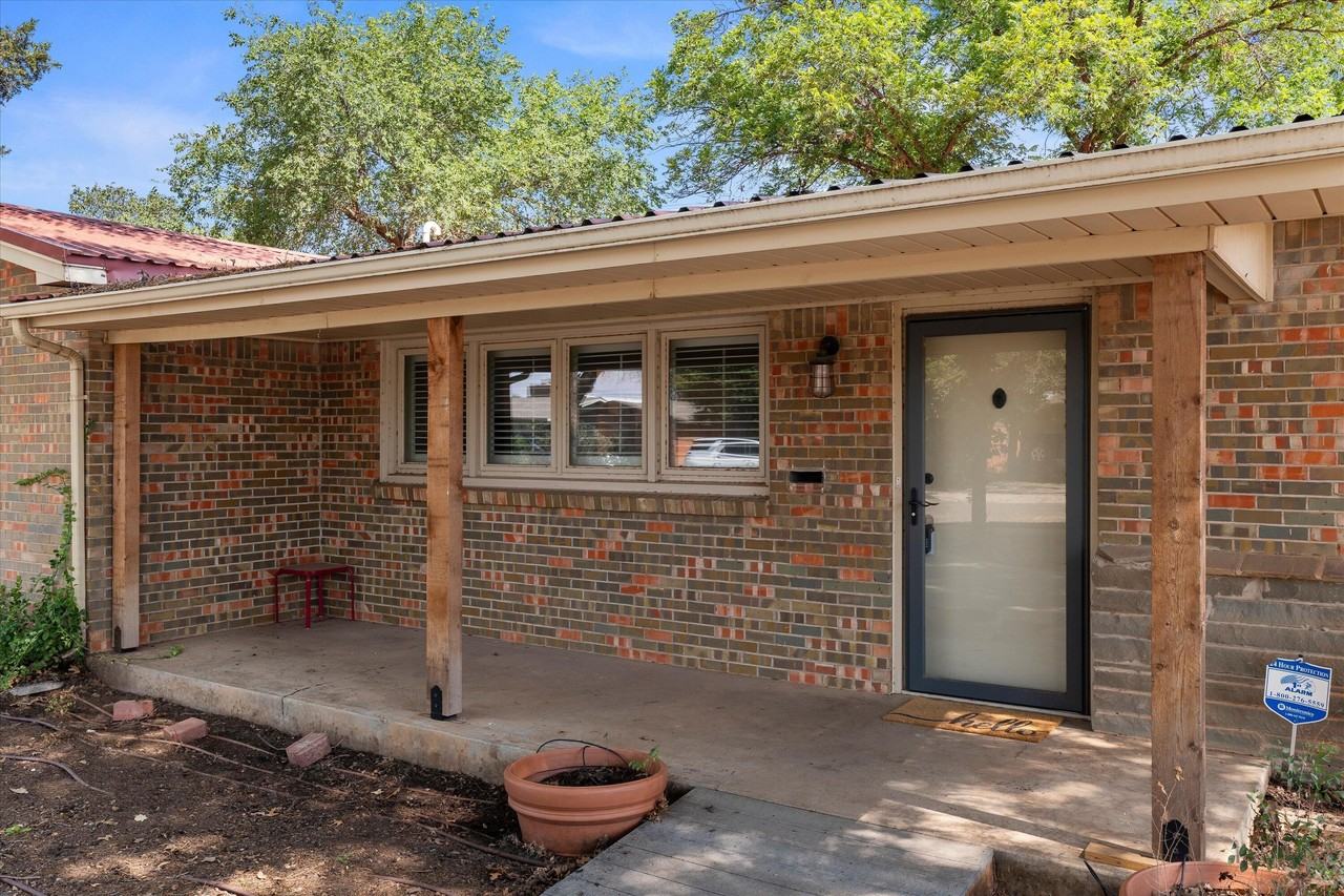3109 49th St - Photo 4 of 33