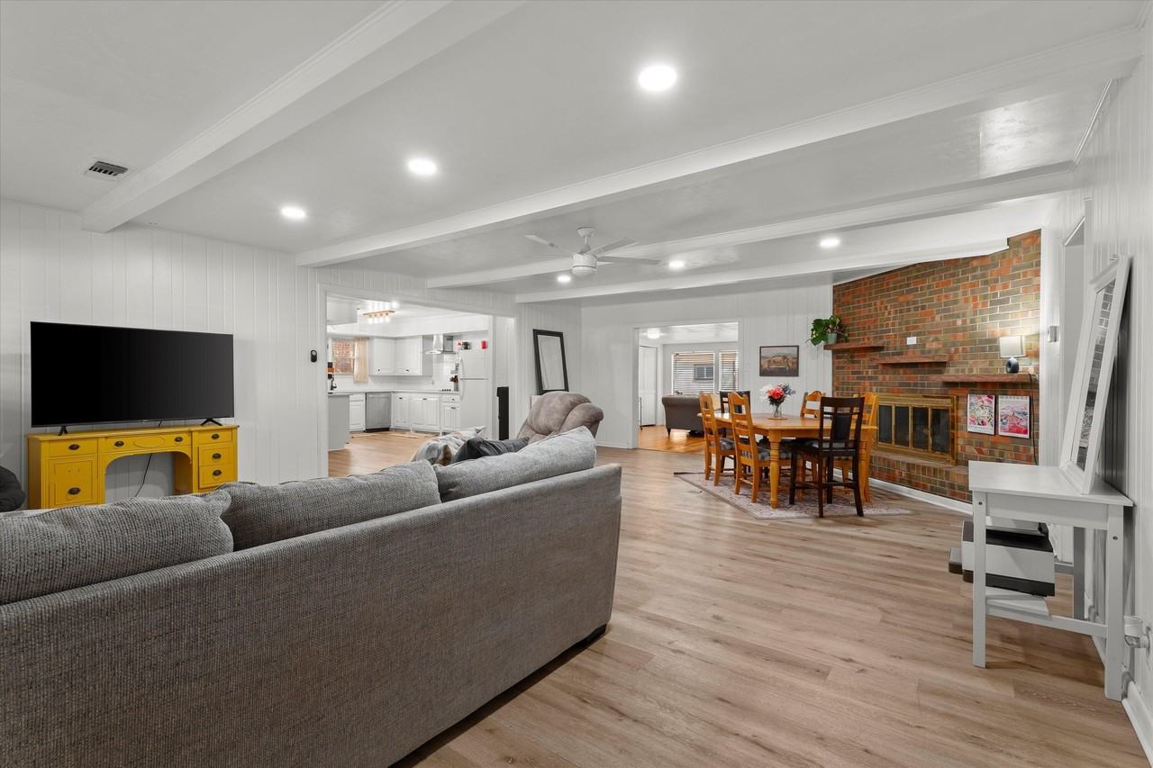 3109 49th St - Photo 5 of 33