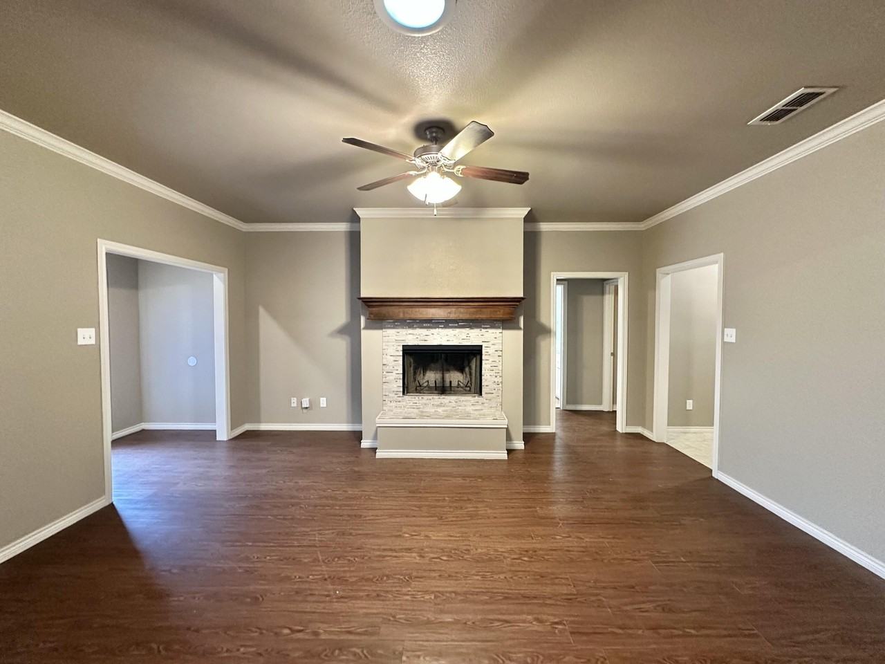 9807 Waco Ave - Photo 2 of 17