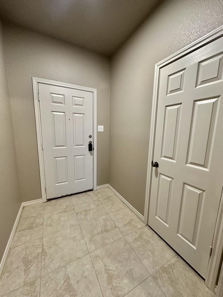 9807 Waco Ave - Photo 5 of 17