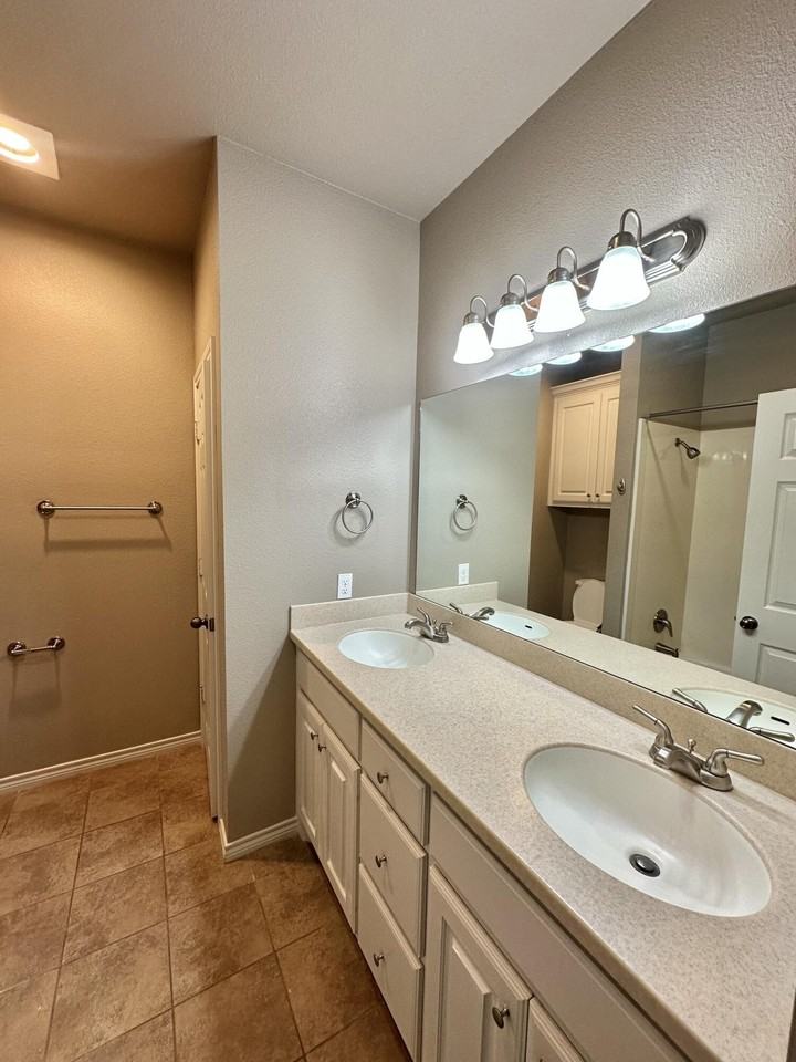 9807 Waco Ave - Photo 7 of 17