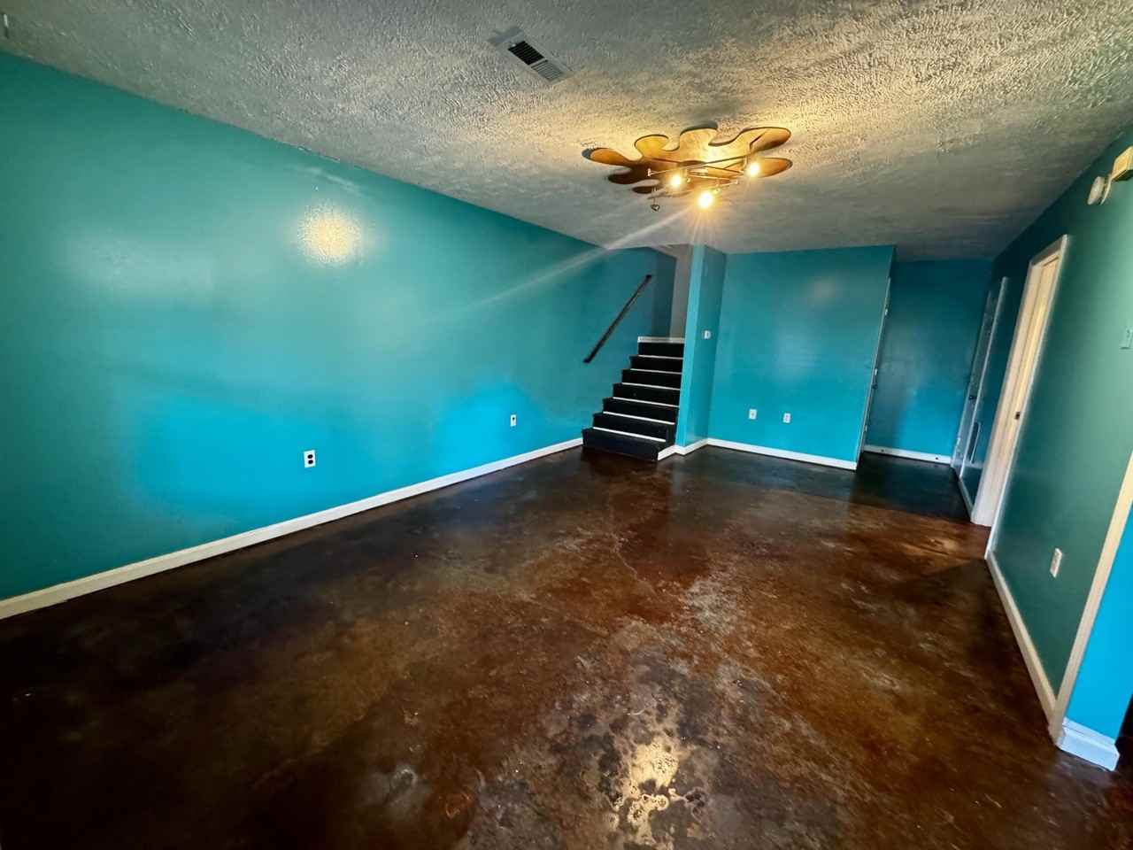 555 N Limestone #A - Photo 4 of 17