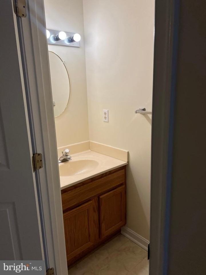 7717 Grace Ave - Photo 5 of 11