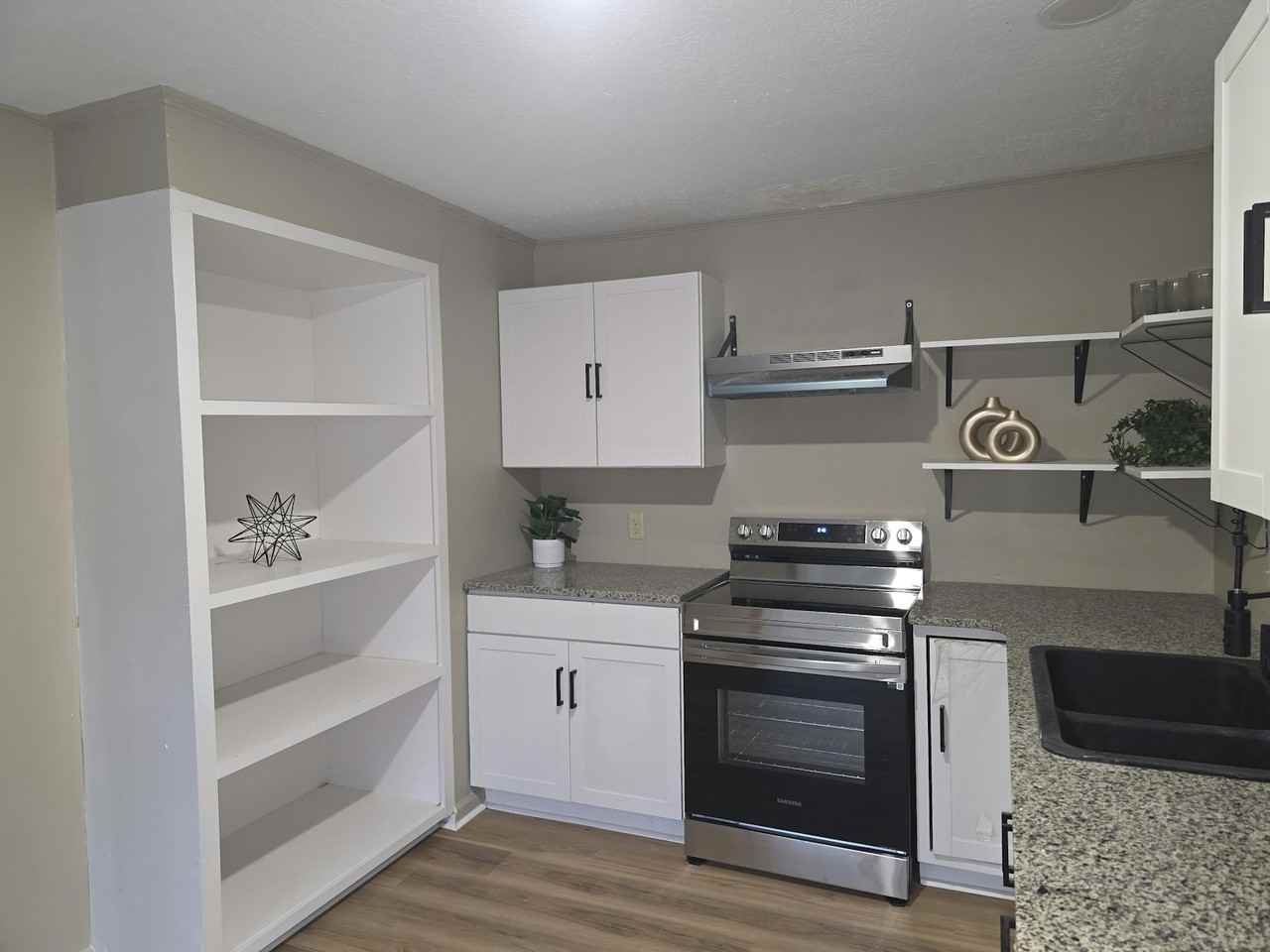 2815 Hillside Drive, Unit 2815 Hillside Dr. - Photo 3 of 4