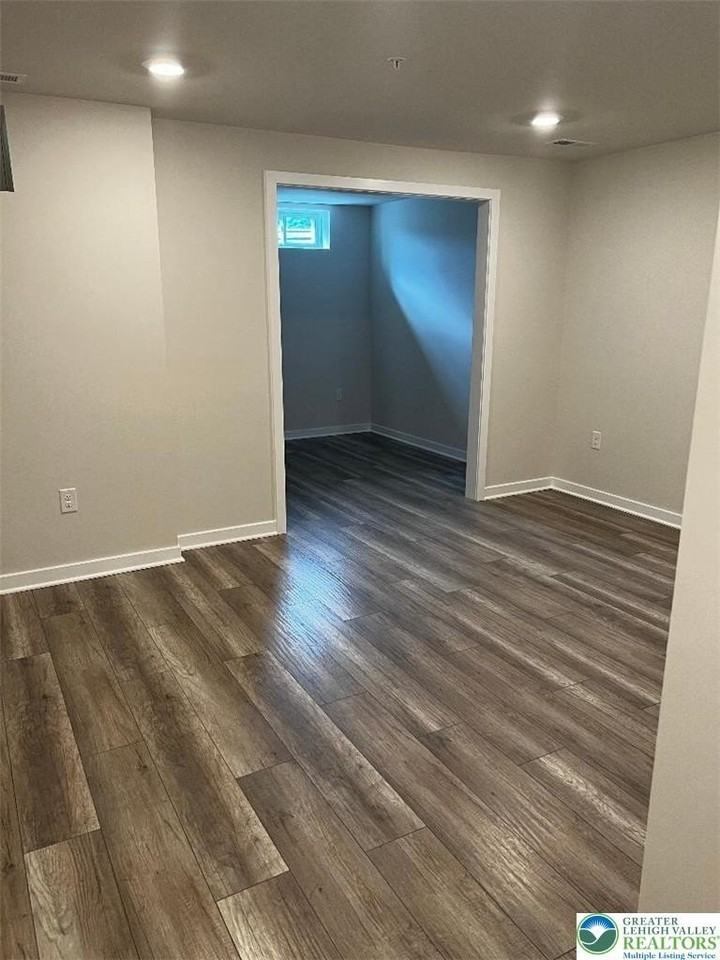 4930 Brookside Ct - Photo 3 of 12