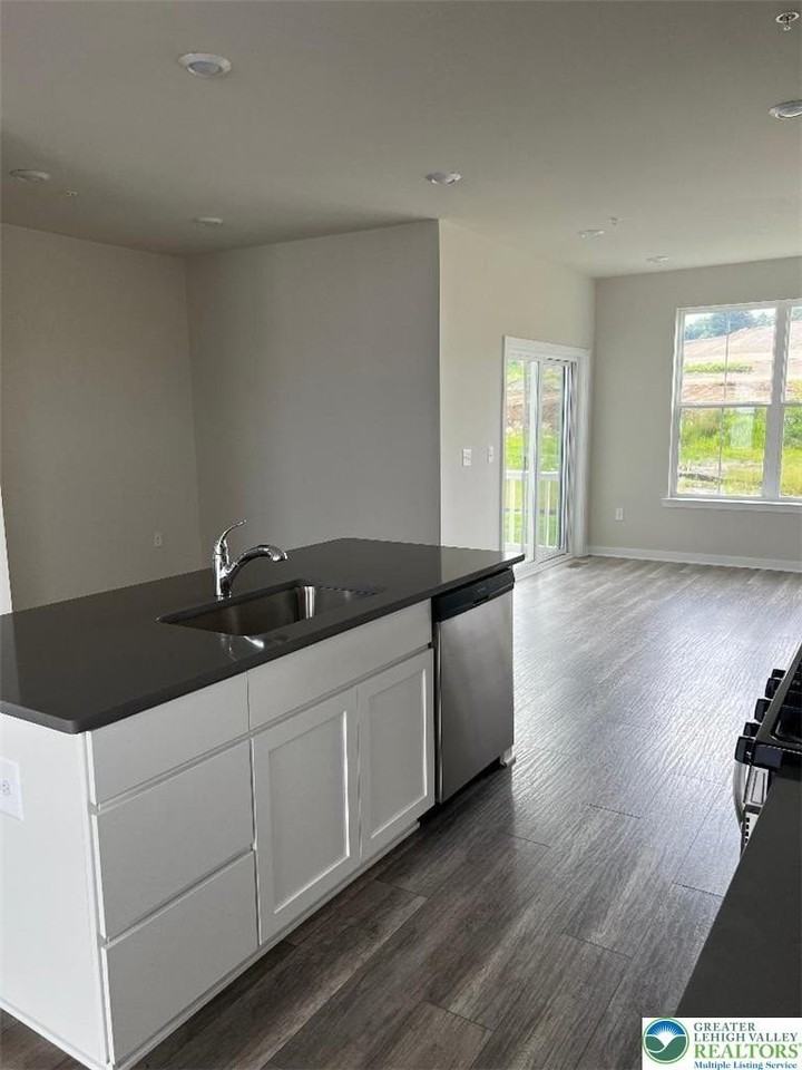 4930 Brookside Ct - Photo 4 of 12