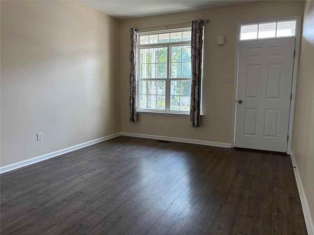 948 King Way - Photo 2 of 17