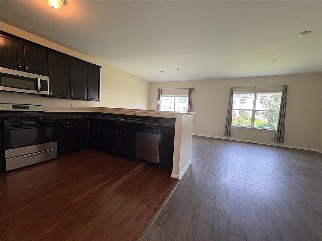 948 King Way - Photo 3 of 17