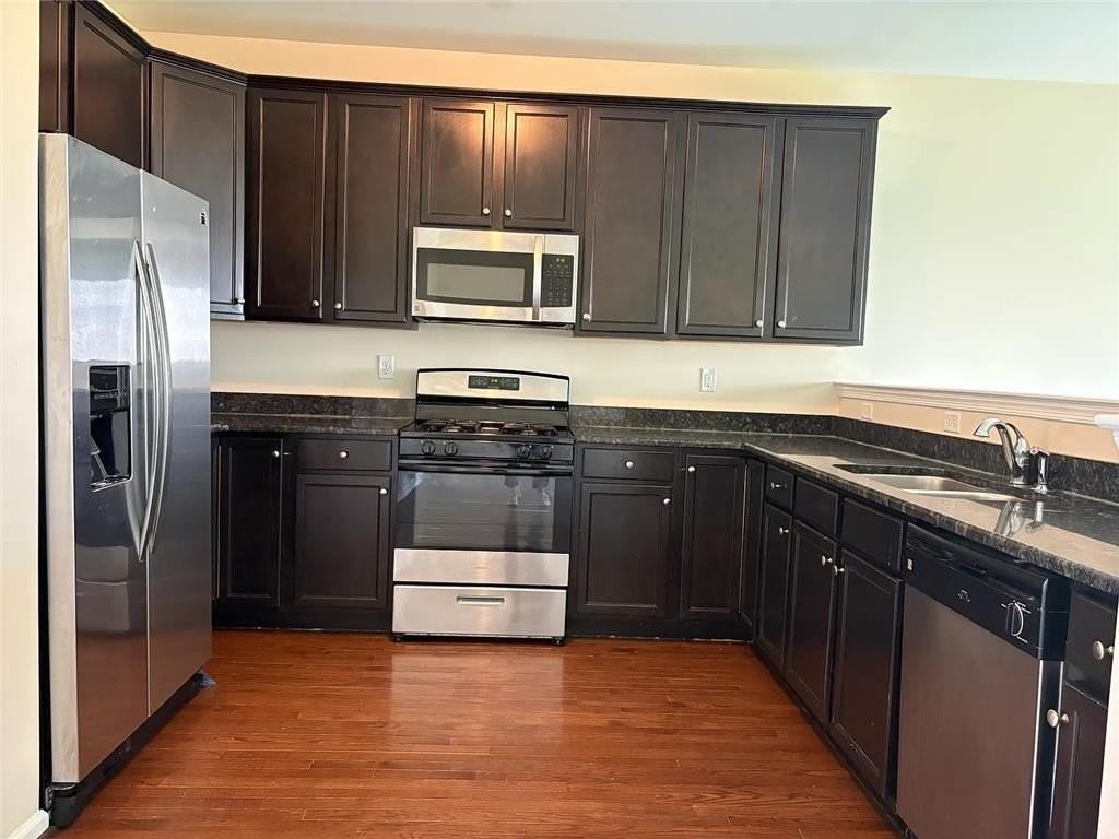 948 King Way - Photo 4 of 17