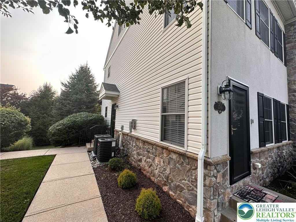 1795 Chateau Pl #A - Photo 2 of 16