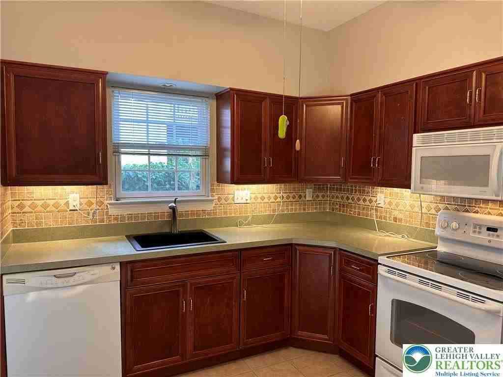 1795 Chateau Pl #A - Photo 5 of 16