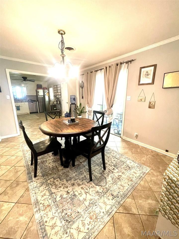 133 Lawrence St - Photo 6 of 32
