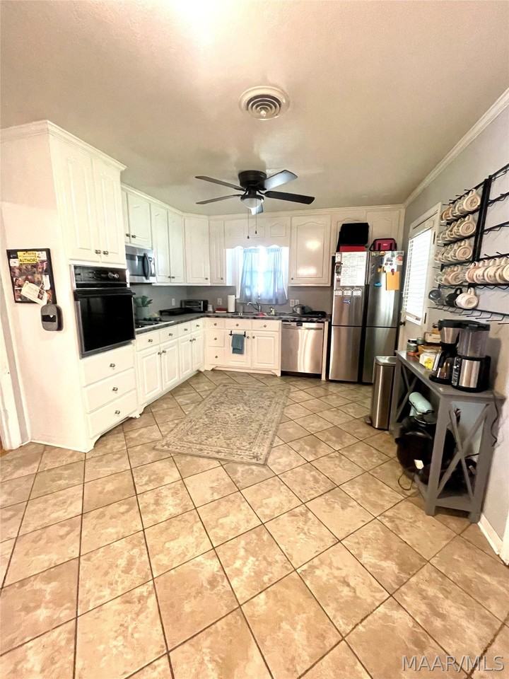 133 Lawrence St - Photo 7 of 32