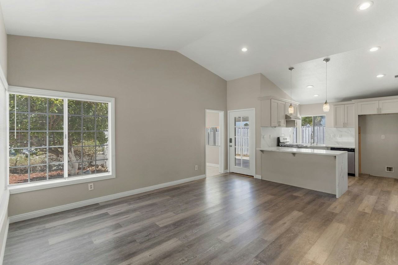 25690 Monica Way - Photo 4 of 22