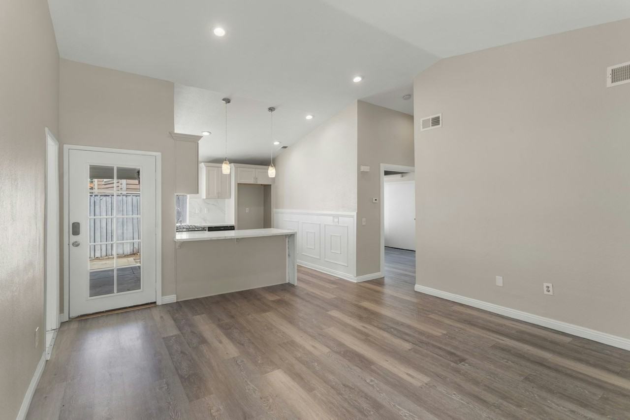 25690 Monica Way - Photo 5 of 22
