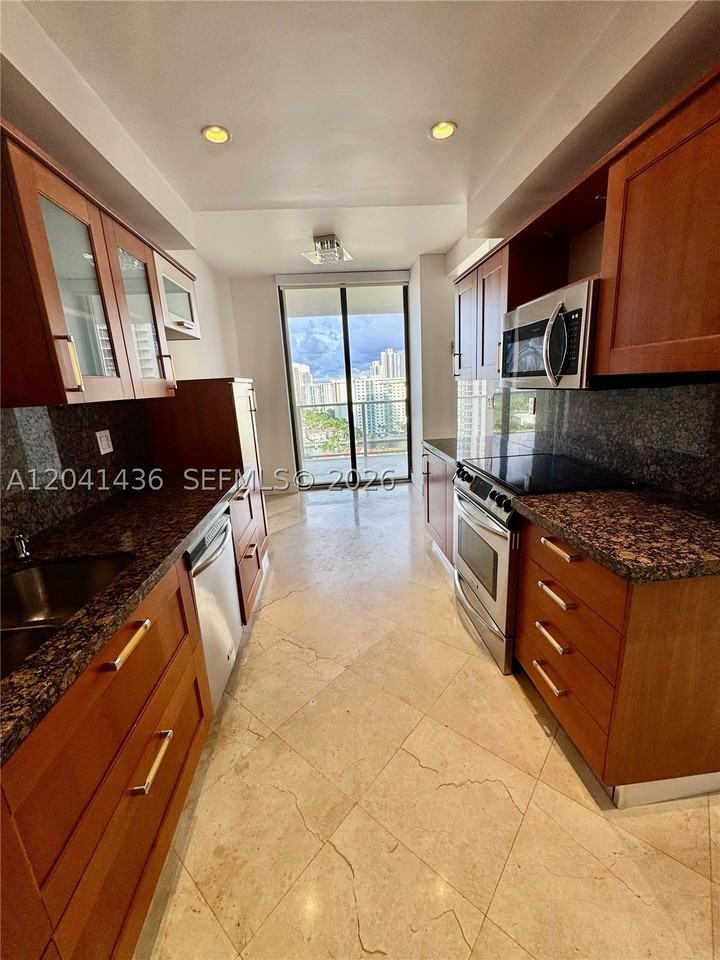 19500 Turnberry Way #15F - Photo 6 of 41