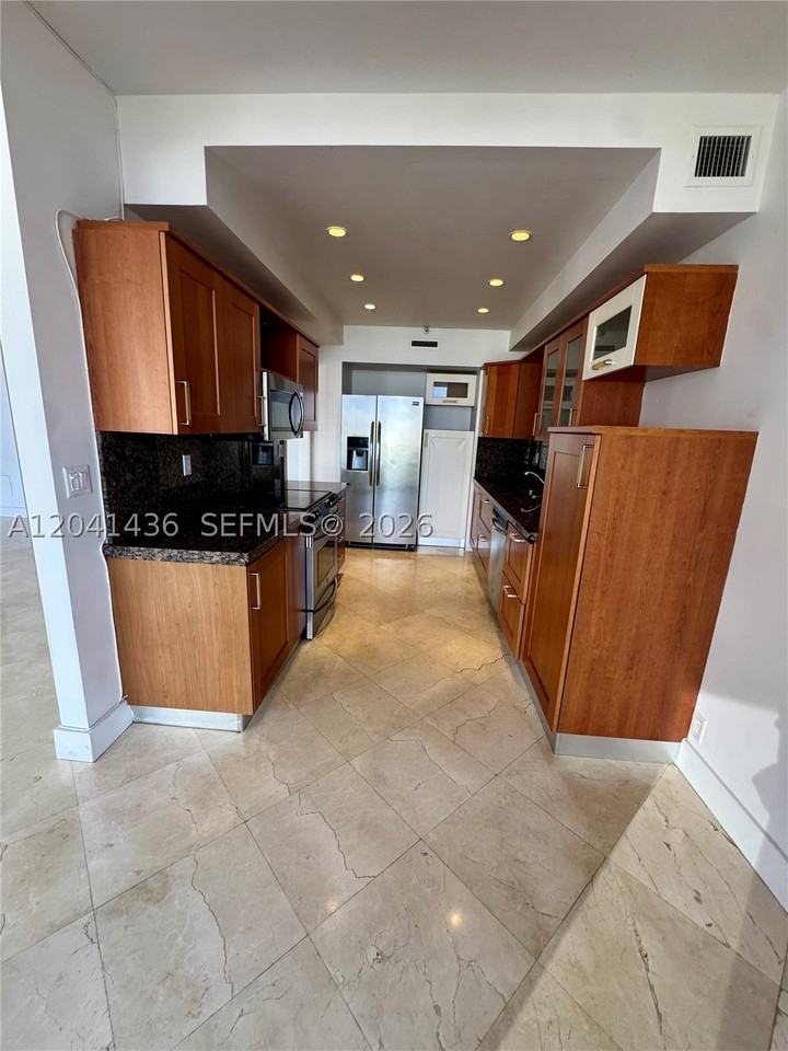 19500 Turnberry Way #15F - Photo 7 of 41