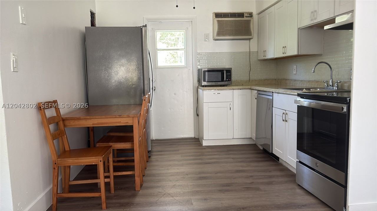 2126 Arthur St #1 - Photo 2 of 22