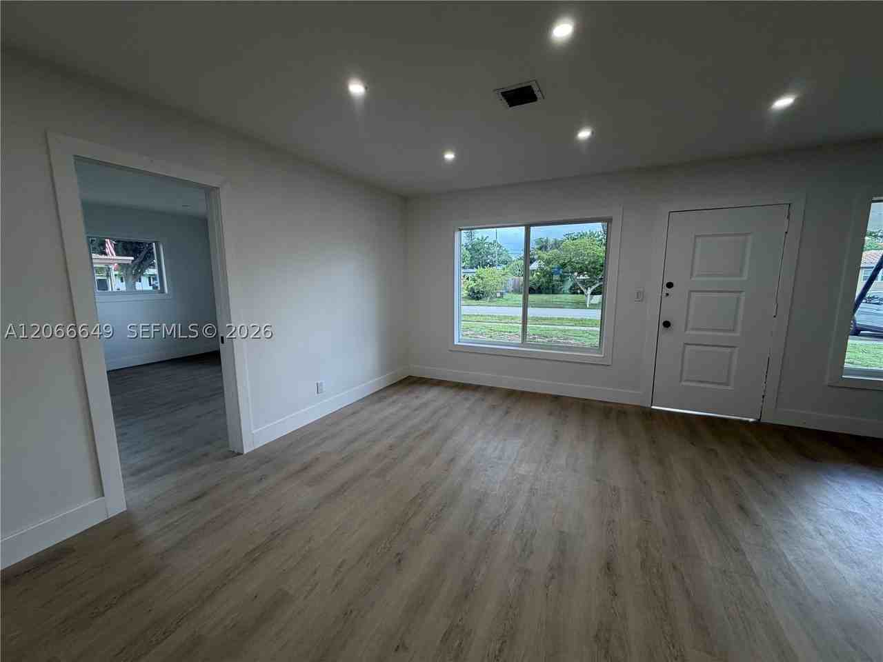 838 Fairway Dr - Photo 2 of 10