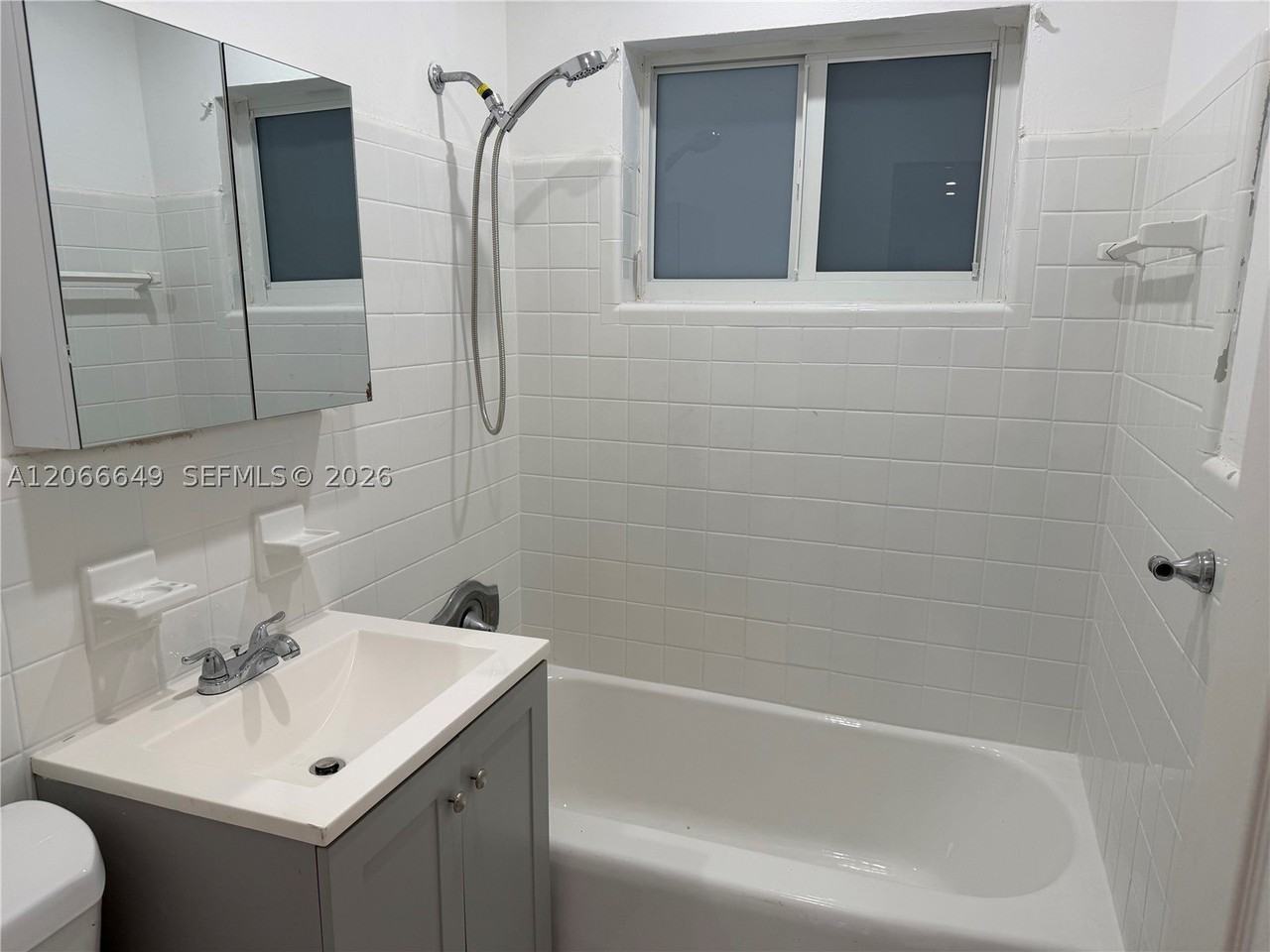 838 Fairway Dr - Photo 3 of 10