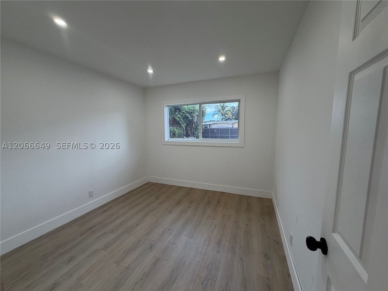 838 Fairway Dr - Photo 4 of 10