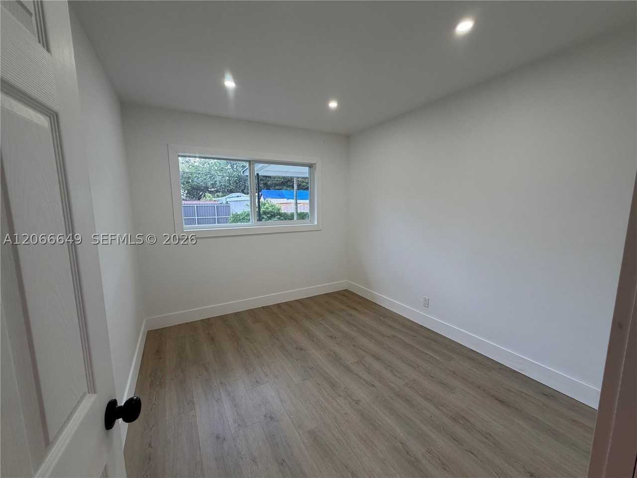 838 Fairway Dr - Photo 5 of 10