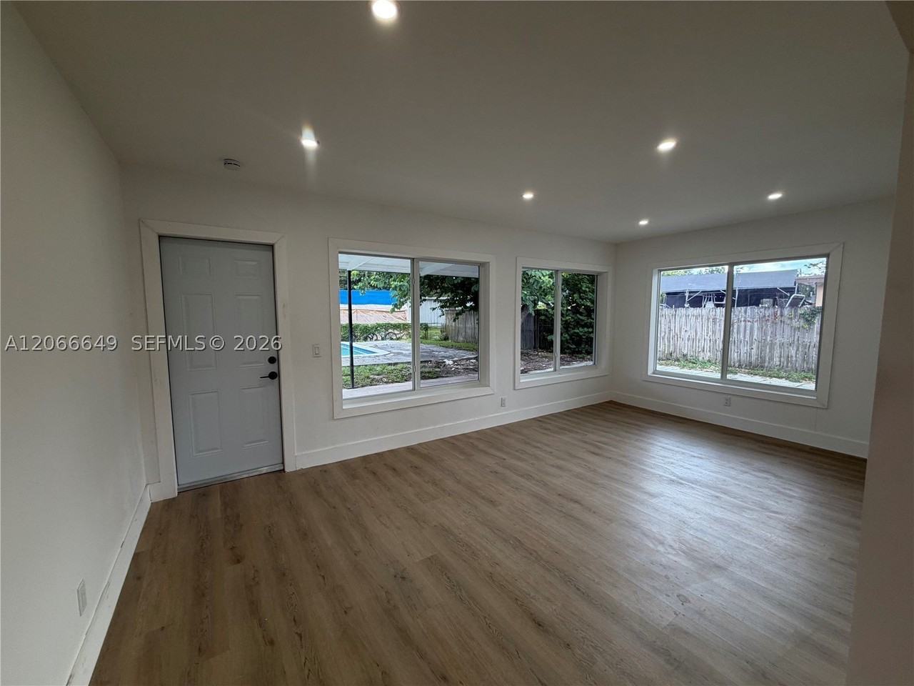 838 Fairway Dr - Photo 7 of 10