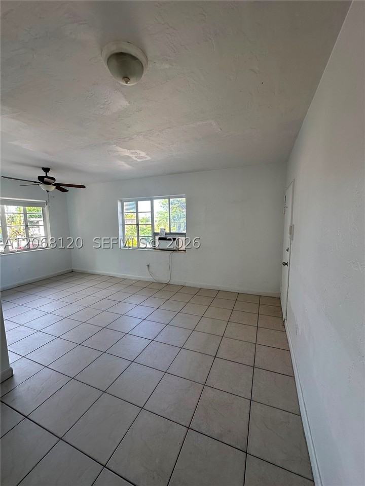 8340 Crespi Blvd #21 - Photo 4 of 4