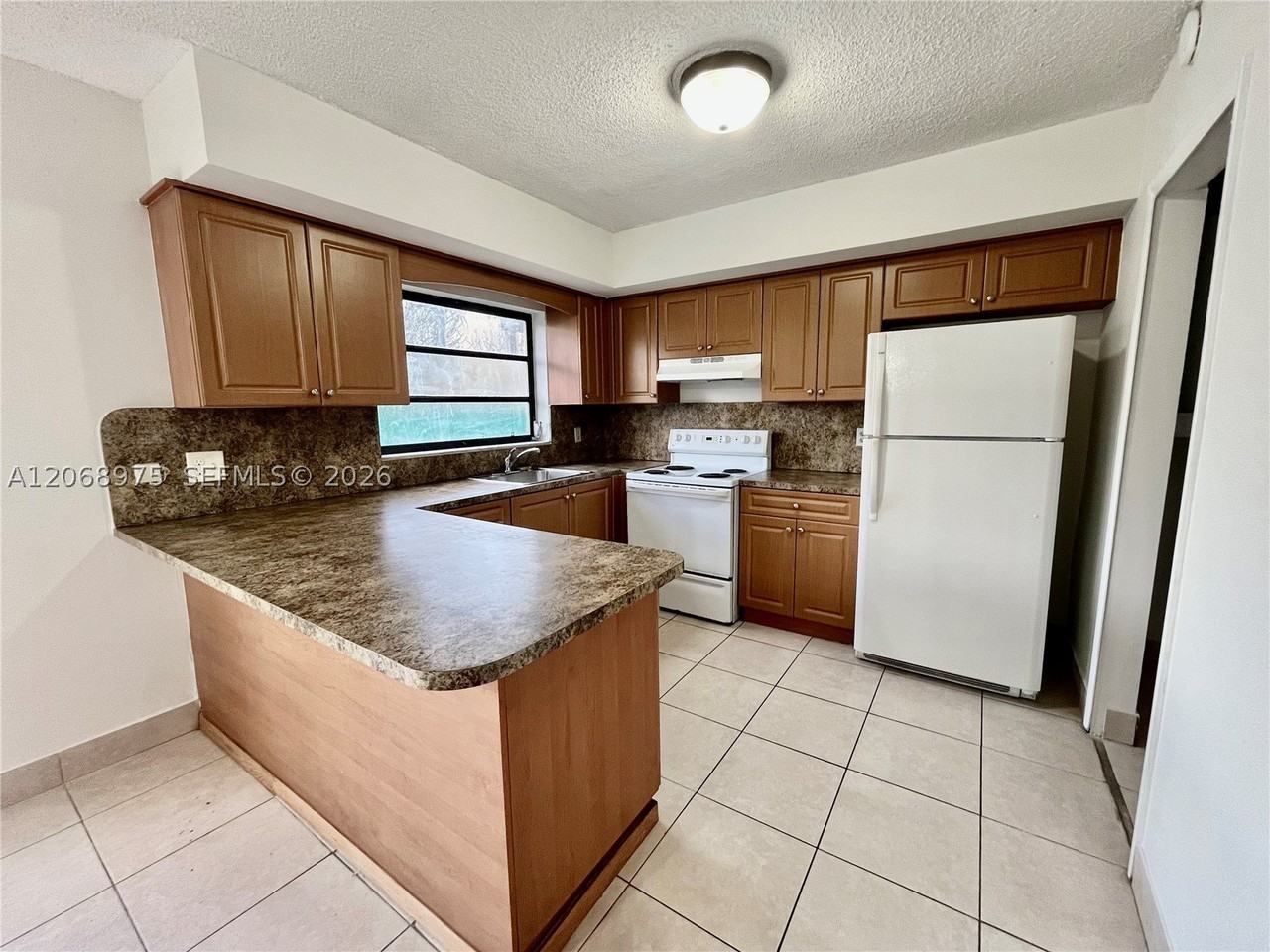 1095 W 37th St - Photo 2 of 7