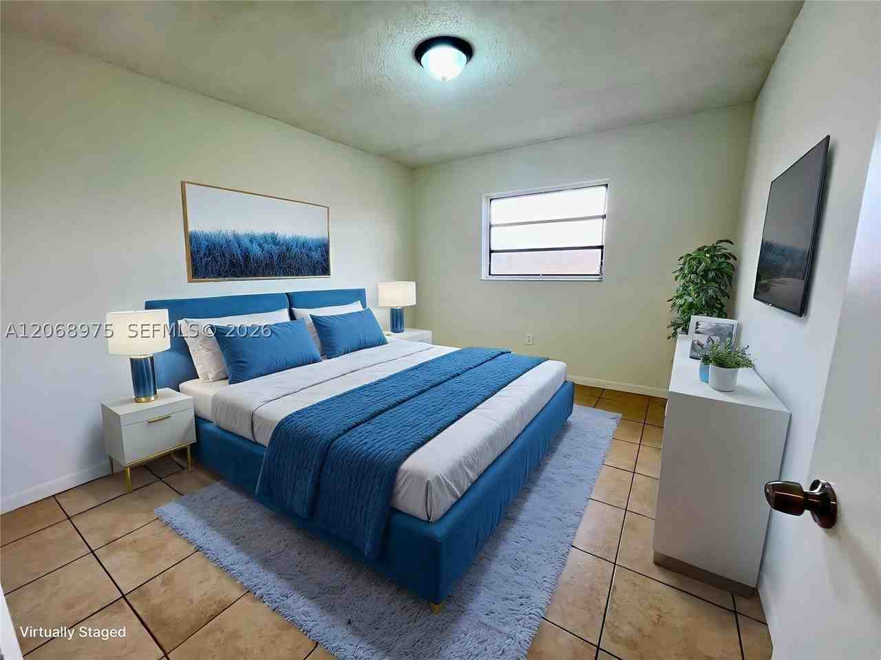 1095 W 37th St - Photo 6 of 7