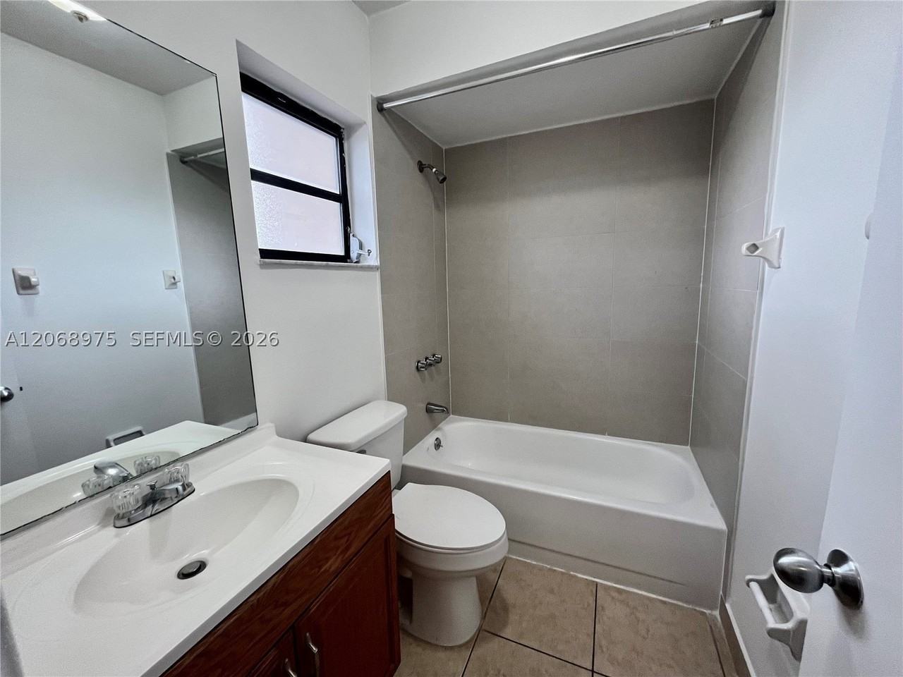 1095 W 37th St - Photo 7 of 7