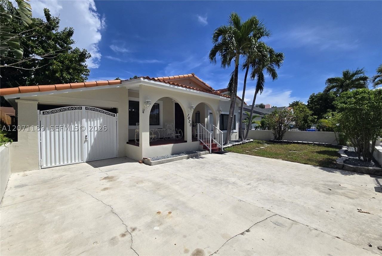 1855 Sw 16th Ter - Photo 2 of 26