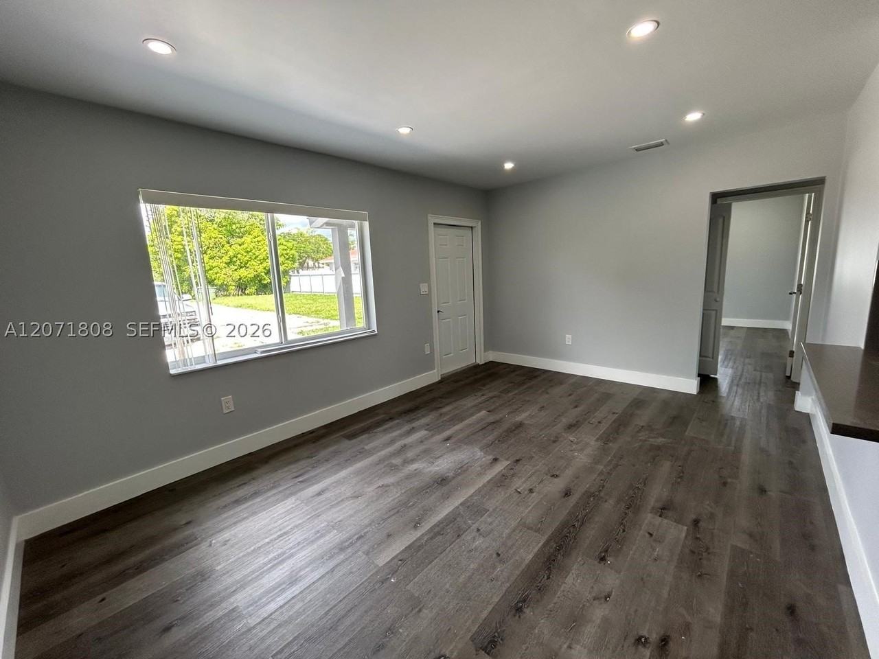 821 Nw 1st Ave #B - Photo 3 of 16
